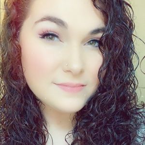 Meet your Posher, Carly